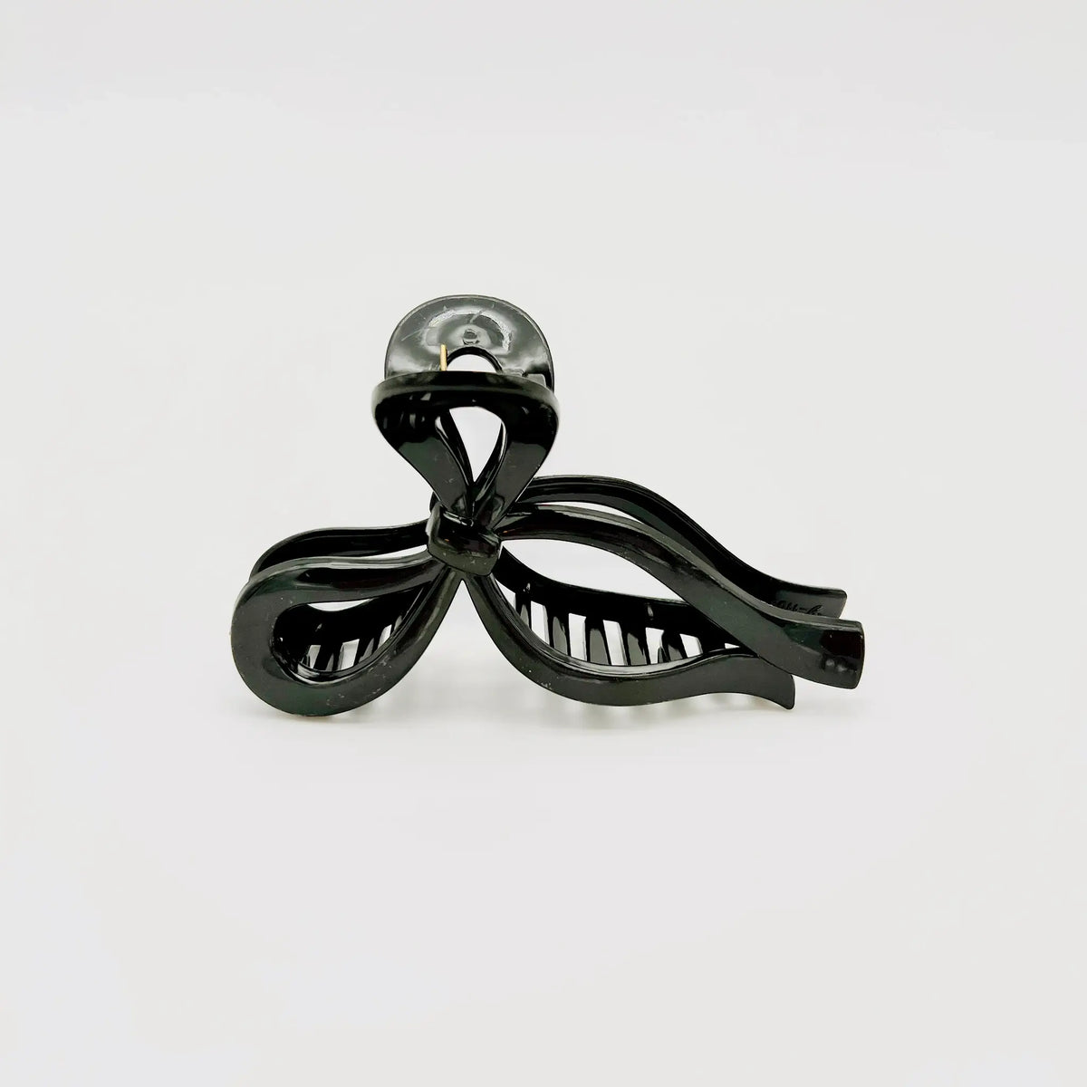 Charming bow shaped clip in classic black