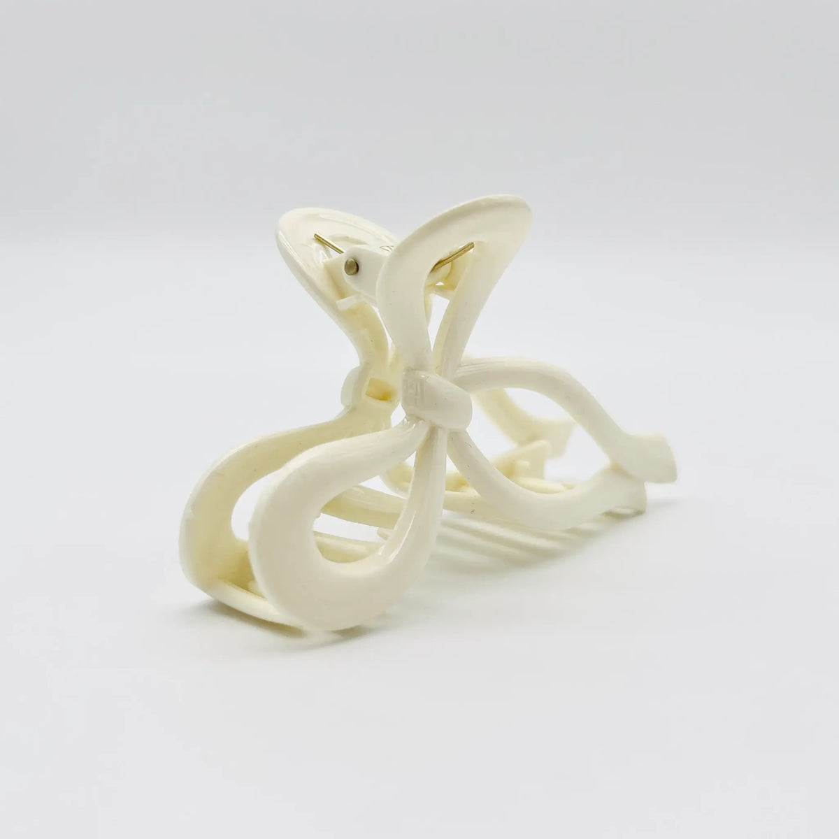 Chic and versatile white bow hair claw clip.