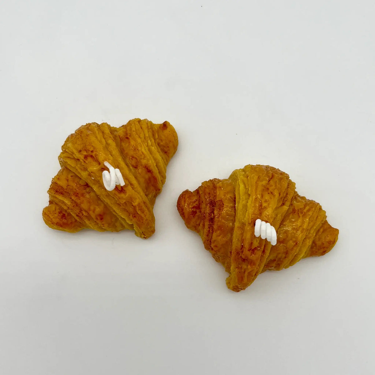Delightful croissant scented candle for calming ambiance