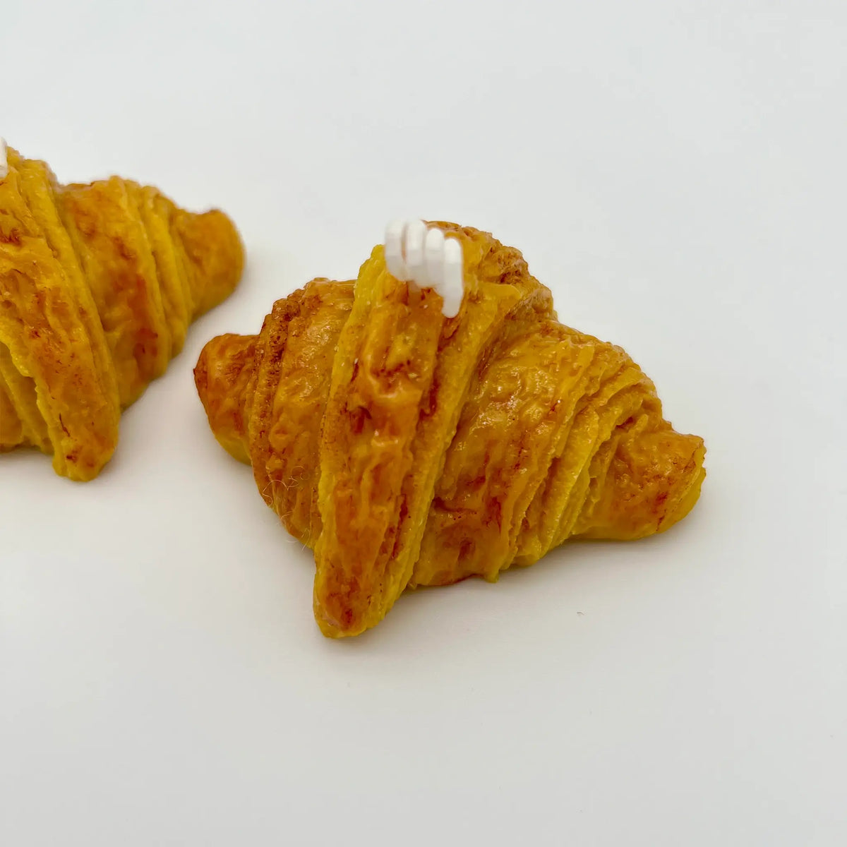 Indulgent aromatherapy candle with French croissant aroma
