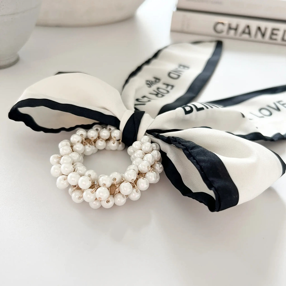 Graceful hair accessory: Luxurious French pearl hair bow to elevate any hairstyle