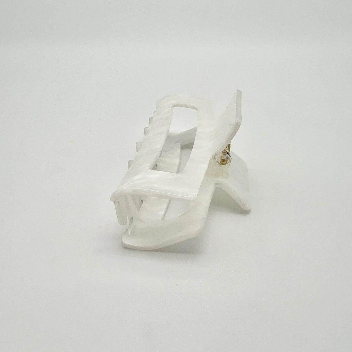 Stylish accessory for hair in classic pearl white