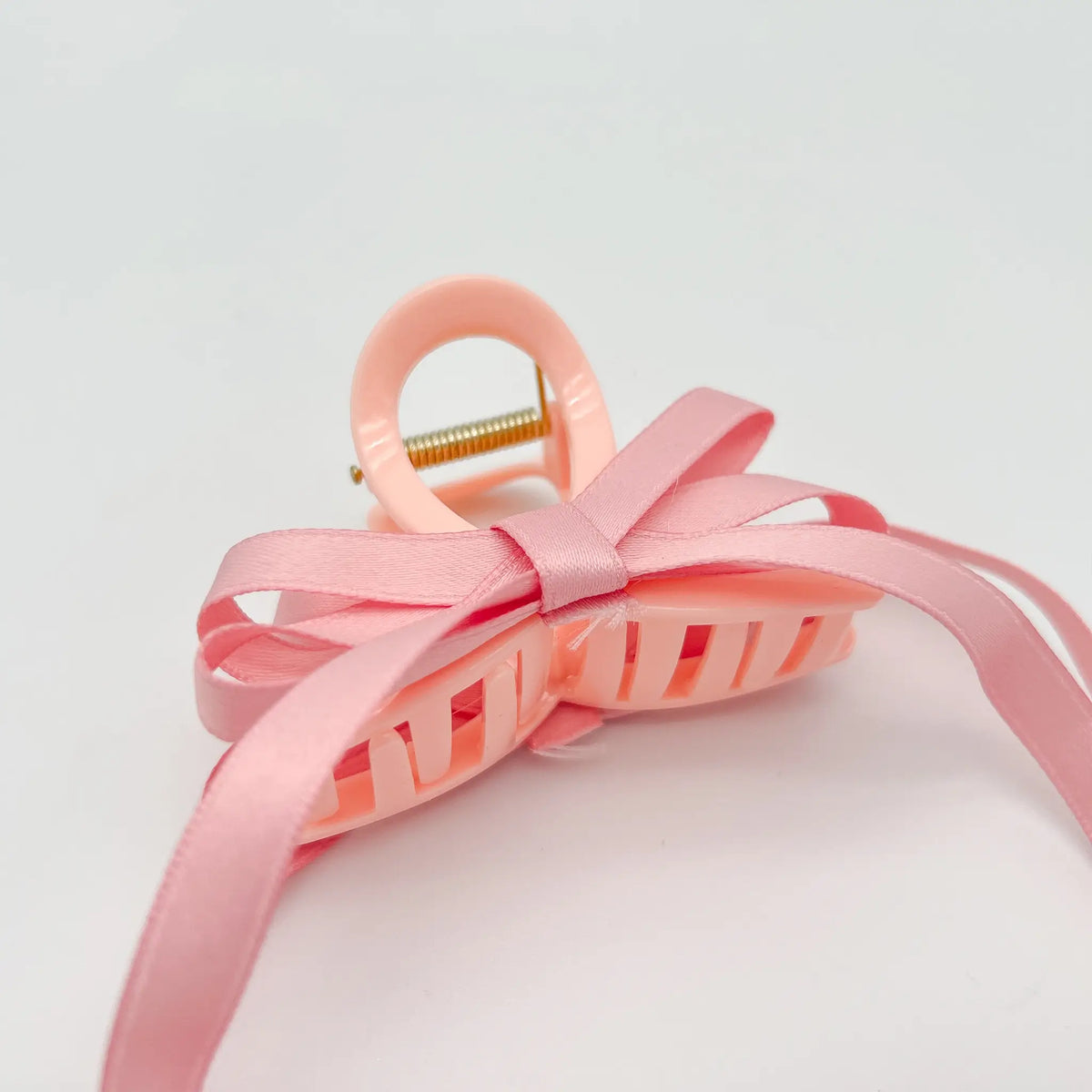 Feminine pink hair clip with a French touch